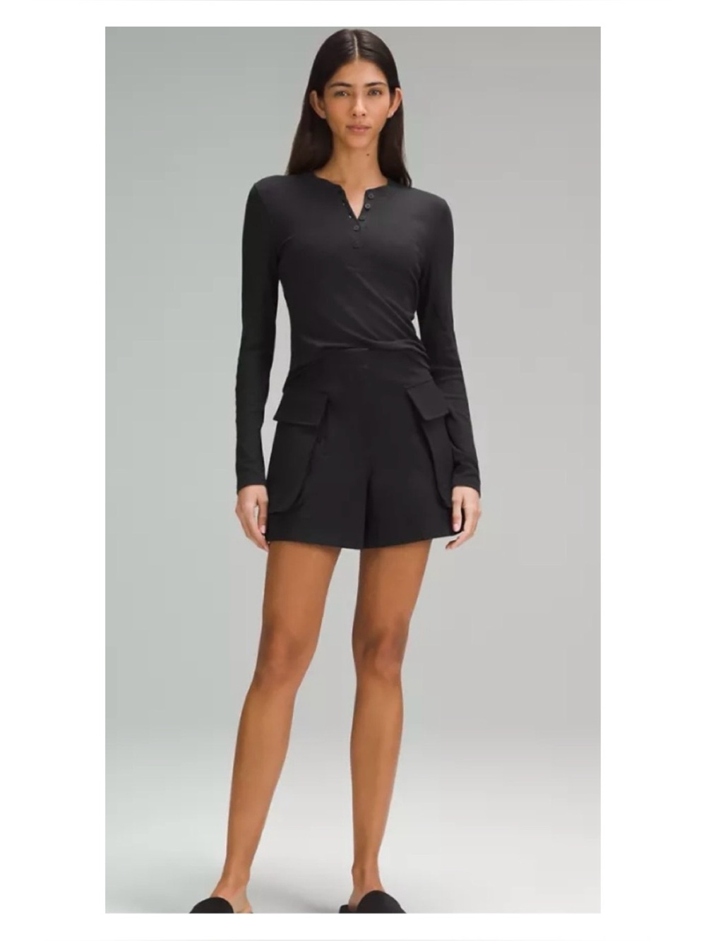 NWOT Lululemon Relaxed Fit Super High Rise Cargo Short In Black    Size 6